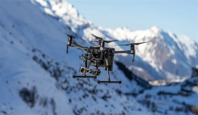 法国滑雪场突发雪崩，大疆无人机展开生死营救